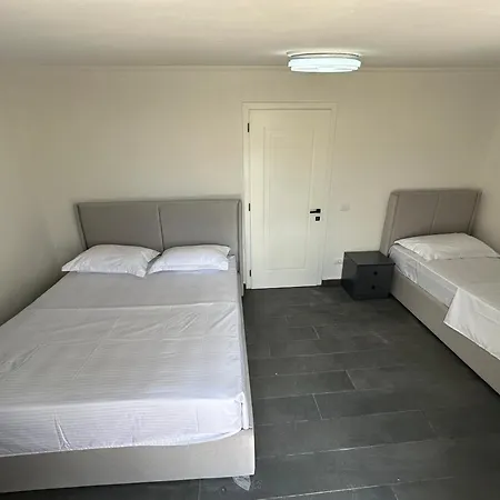 Le Stanze Della Luna بيت ضيافة Kamez